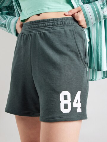Tally Weijl Regular Shorts in Grün
