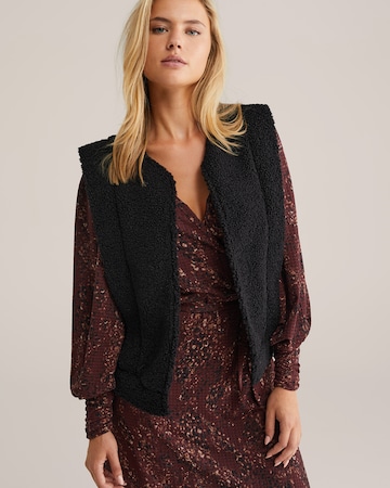 WE Fashion Vest, värv must: eest vaates