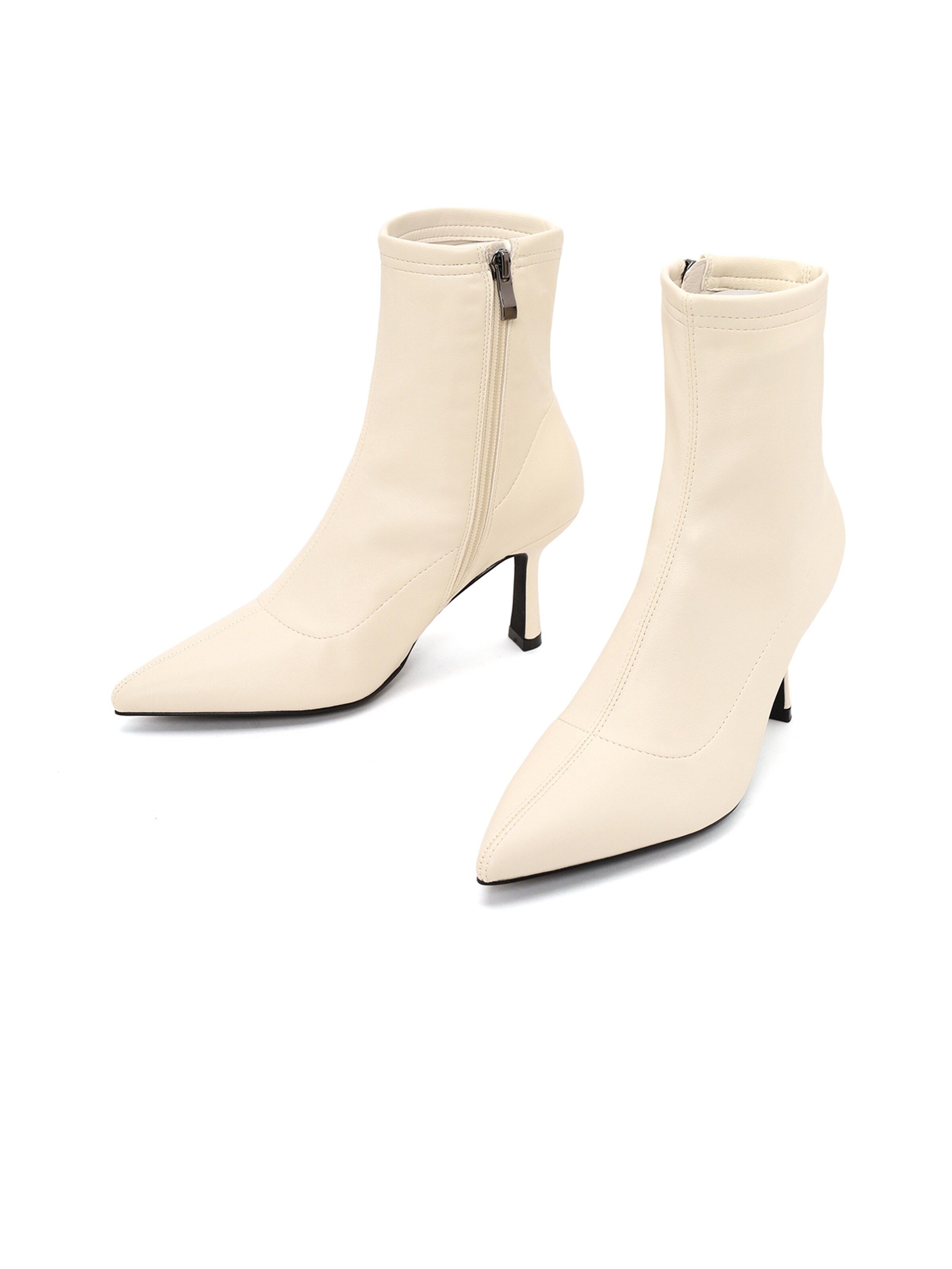 Botine de la Derimod pe bej