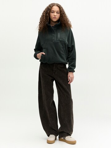Pull&Bear Sweter w kolorze zielony