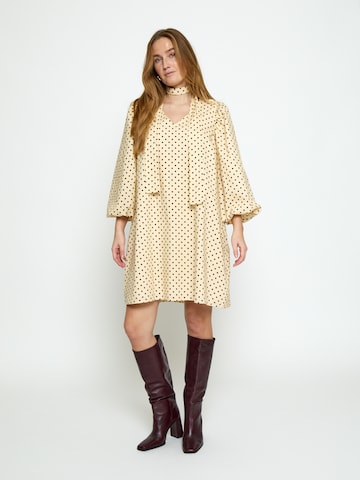 Peppercorn Mekko 'Tyrell' värissä keltainen