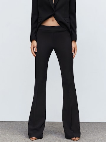 évasé Pantalon 'Teresa' MANGO en noir : devant