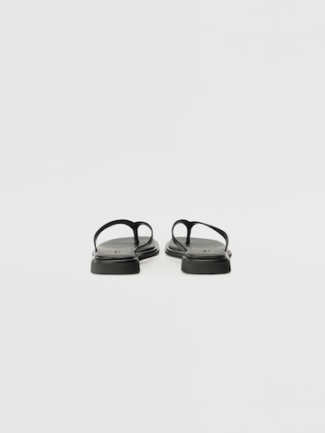 VAGABOND SHOEMAKERS Žabky 'Izzy' – černá