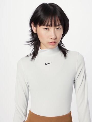 Nike Sportswear Shirt in Grau