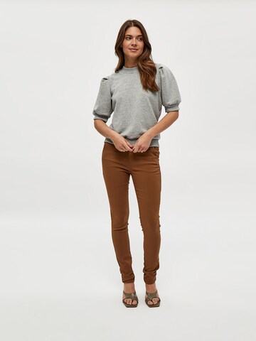 minus Skinny Broek 'Carma' in Bruin