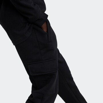 ADIDAS ORIGINALS Tapered Παντελόνι σε μαύρο