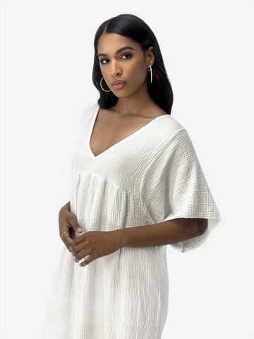 Elara Kleid in Weiß