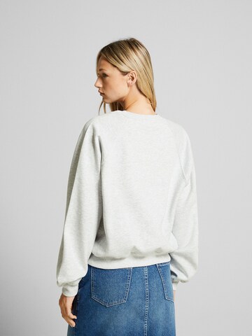 BershkaSweater majica - siva boja