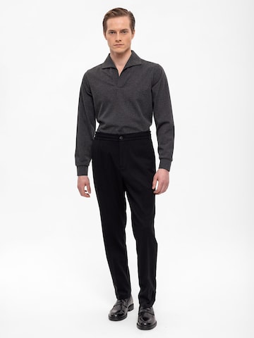 Regular Pantalon à plis Antioch en noir