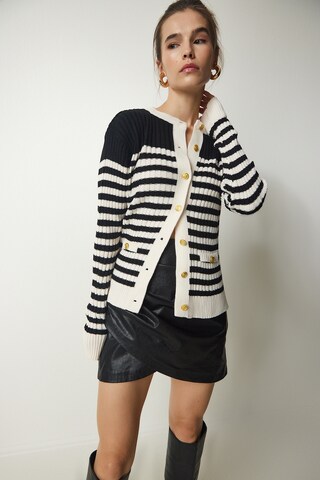 Happiness İstanbul Neuletakki värissä musta