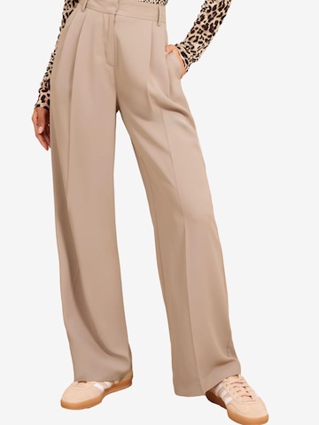 smėlio Friends Like These Plačios klešnės Klostuotos kelnės: priekis