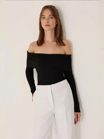 Hiccup Pullover in Schwarz: Vorderseite