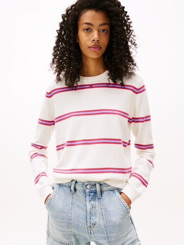 Pull-over 'ESSENTIAL' Tommy Jeans en blanc : devant