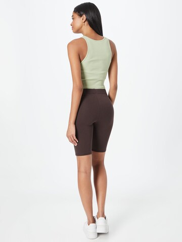 WEEKDAY Skinny Shorts in Braun