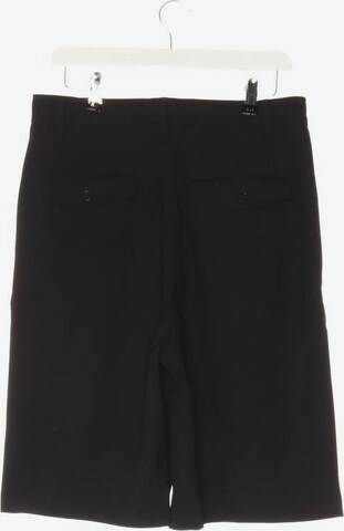 Closed Shorts in L in Black