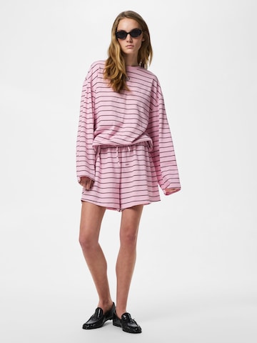 PIECES Shirts 'PCSADIE BARREL' i pink