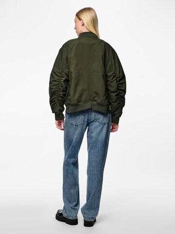 PIECES Between-season jacket 'Nomi' in Green