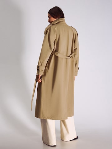 Bershka Övergångskappa i beige