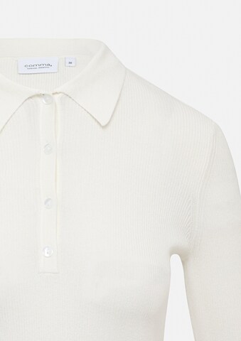 comma casual identity - Camiseta en blanco