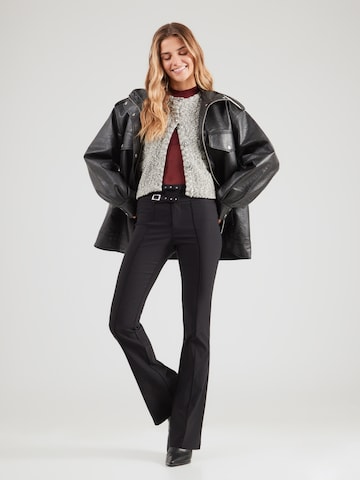 Tally WeijlFlared/zvonoliki kroj Hlače - crna boja