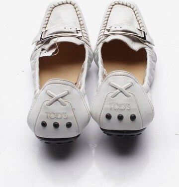 Tod's Flats & Loafers in 35 in White