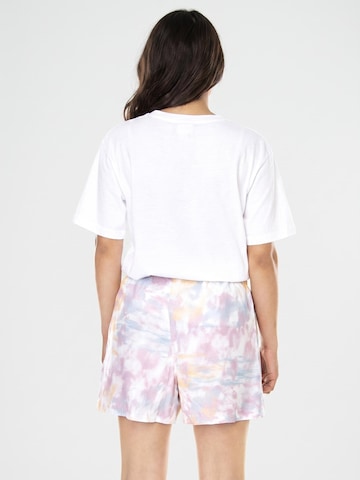VANS Luźne Spodnie 'Womens Mascy Dace Tri Dye Cradle Pink Shorts' w kolorze mieszane kolory