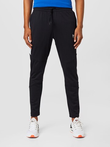 Effilé Pantalon de sport UNDER ARMOUR en noir : devant