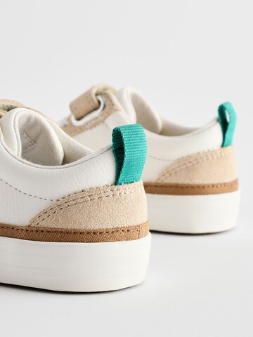 Baskets Next en blanc