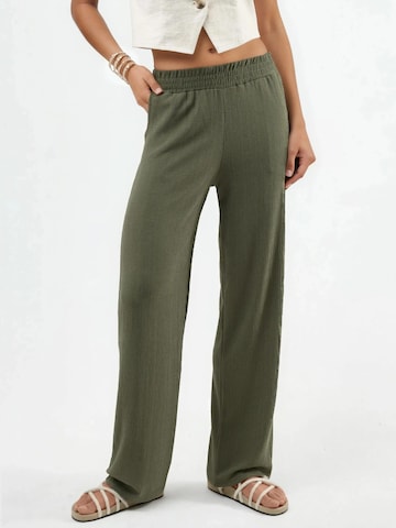 Hiccup Loose fit Trousers in Green: front