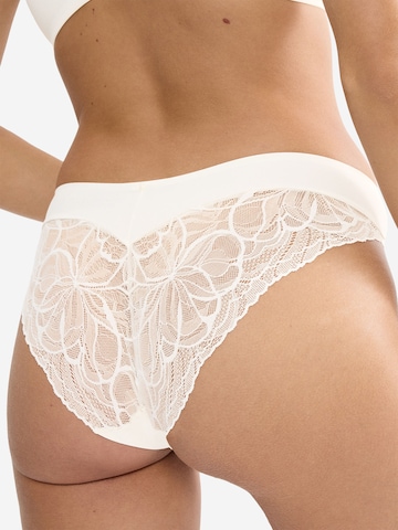 TRIUMPH Tai-Slip ' Red Label Body Make-Up Illusion Lace ' in Weiß