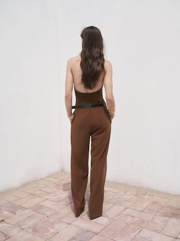 MANGO Wide leg Pressveckad byxa 'CARLOS' i brun