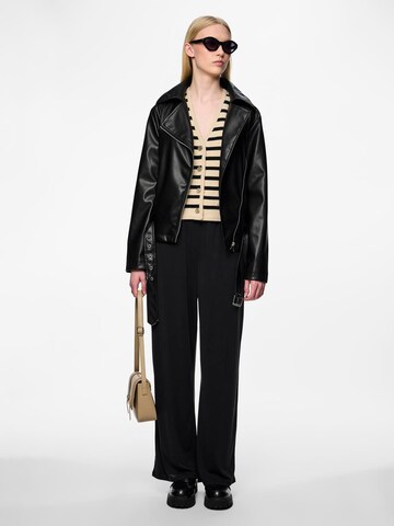 Wide leg Pantaloni 'ANORA' di PIECES in nero