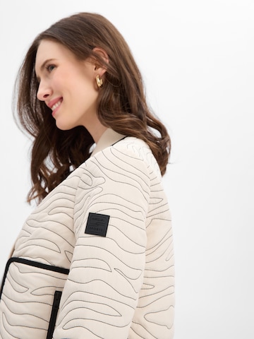 Marc Cain Tussenjas in Beige