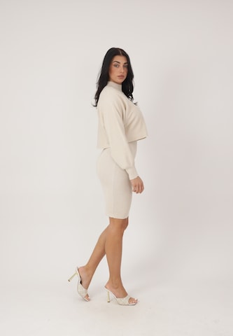 Elara Kjole i beige