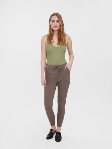 Tapered Pantaloni cutați 'Eva' de la VERO MODA pe gri