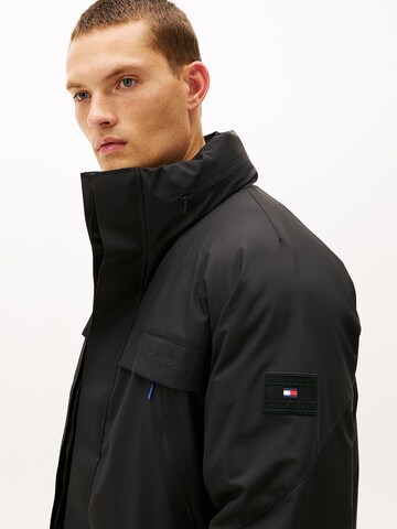 TOMMY HILFIGER Kurtka zimowa w kolorze czarny