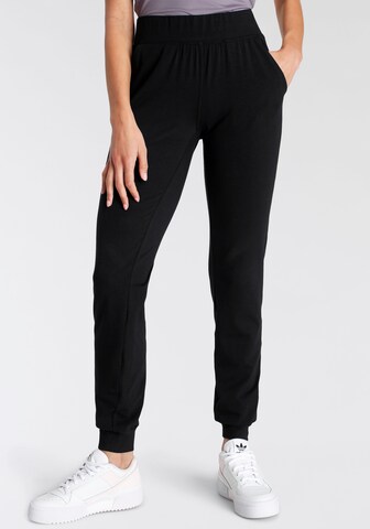 FAYN SPORTS Regular Workout Pants in Black: front