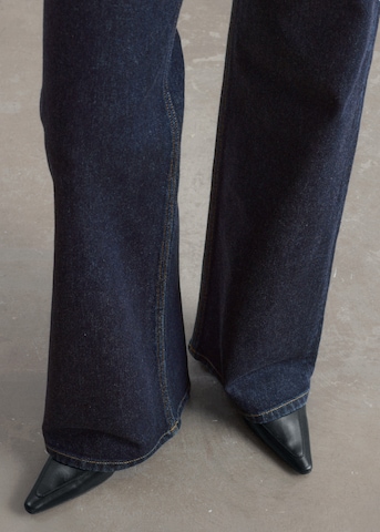 Pumps de la & Other Stories pe negru