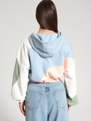 Sweat-shirt 'Sonia' NOWIHT en bleu