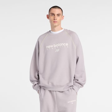 new balance Sweatshirt 'Trackside Fleece Crew' in Grijs: voorkant