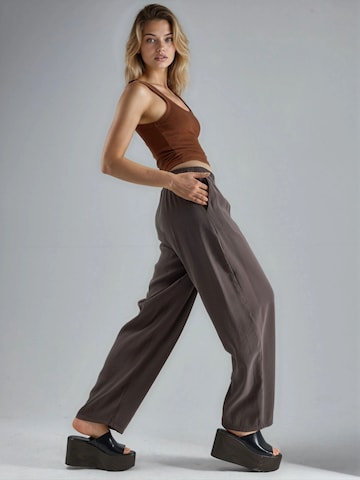 Busem Barrel Trousers in Brown