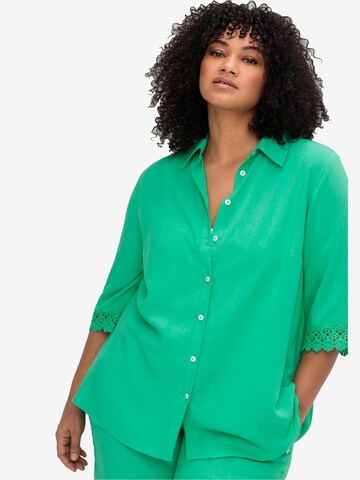 SHEEGO Blouse in Green: front