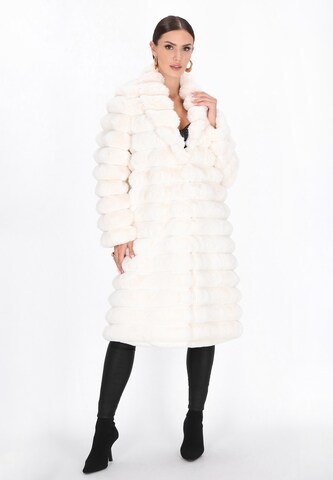 faina Wintermantel in Wit: voorkant