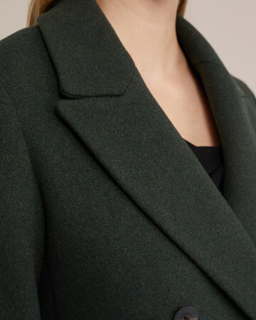 WE Fashion Winter coat in Green