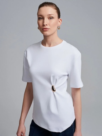 Dilvin Shirt in White: front