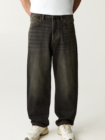 Pull&Bear Baggy Farmer - fekete: elől