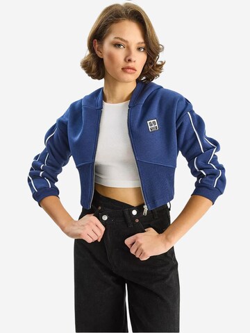 Bianco Lucci Sweat jacket in Blue: front