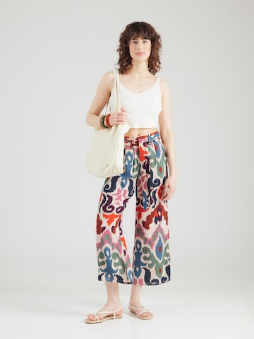 Largi Pantaloni cutați 'Ci44ra' de la Hailys pe alb