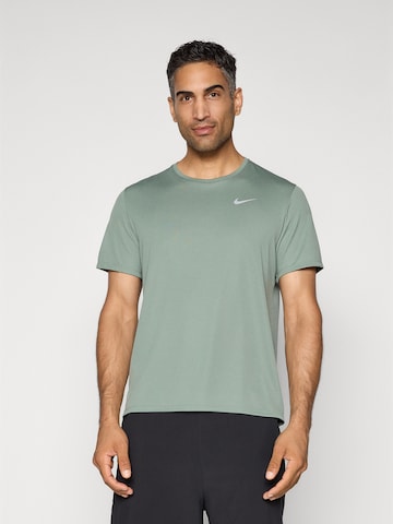 NIKE Funktionsshirt 'Miler' in Grün: Vorderseite