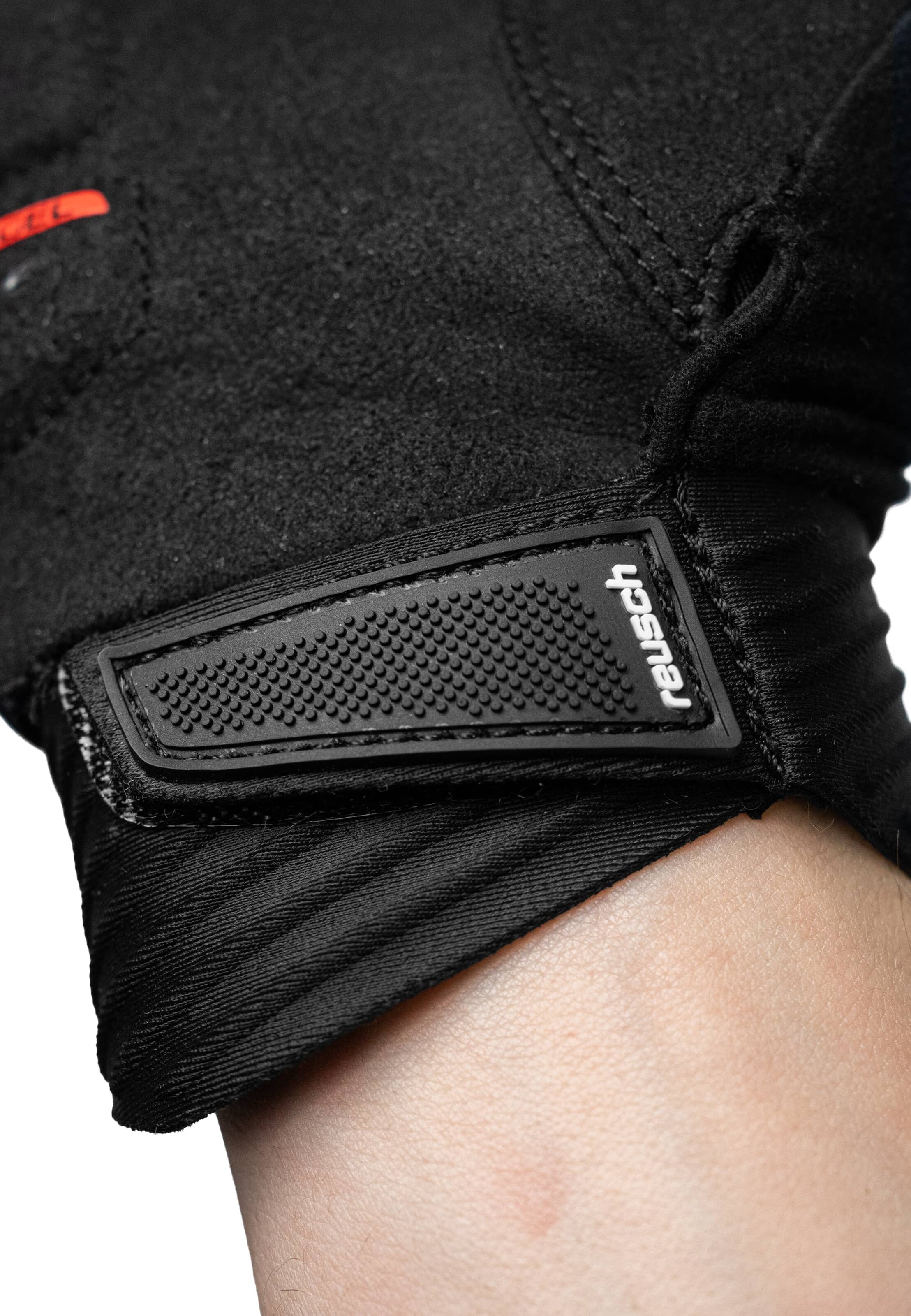 REUSCH Athletic Gloves in Black